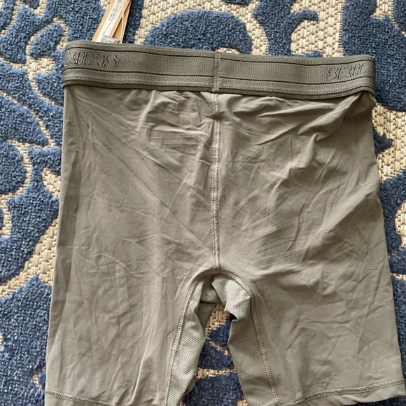 SKIMS NWT - Picture 5 of 5